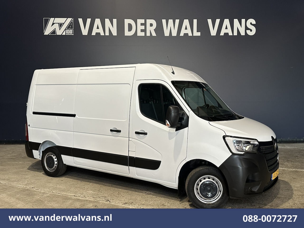 Renault Master - 2.3 dCi 136pk L2H2 Euro6 Airco | Navigatie | Camera | Trekhaak | Cruisecontrol Parkeersens - AutoWereld.nl