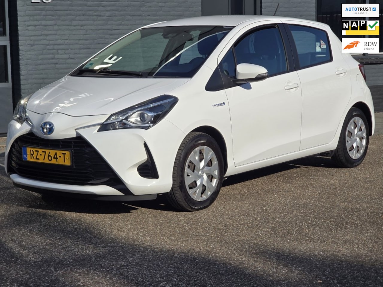 Toyota Yaris - 1.5 Hybrid Aspiration PERFECT ONDERHOUDEN ZEER MOOI NAVI CAMERA ENZ - AutoWereld.nl