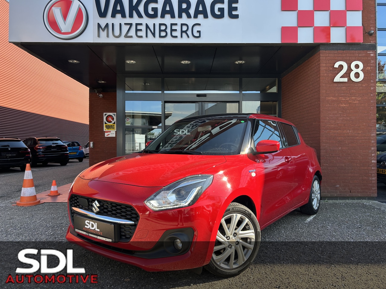Suzuki Swift - 1.2 Style Smart Hybrid // DODEHOEK // ADAPT. CRUISE // CAMERA+SENSOREN // STOELVERWARMING - AutoWereld.nl