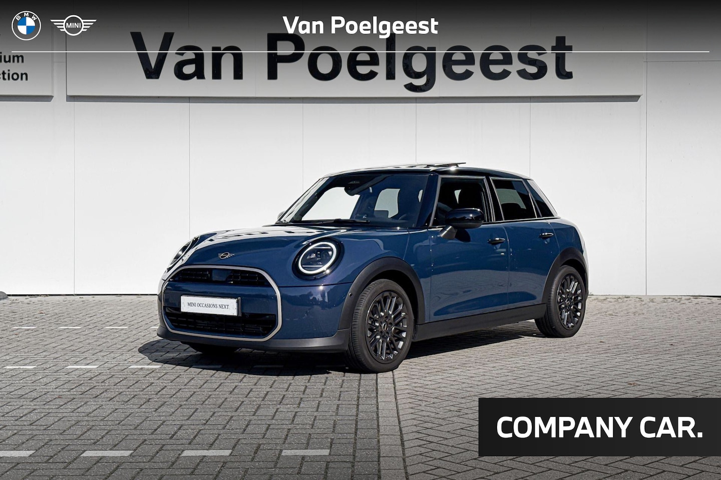 MINI 5-Deurs - Cooper 1.5 Cooper C Favoured M | 17 Inch U-Spoke grey - AutoWereld.nl