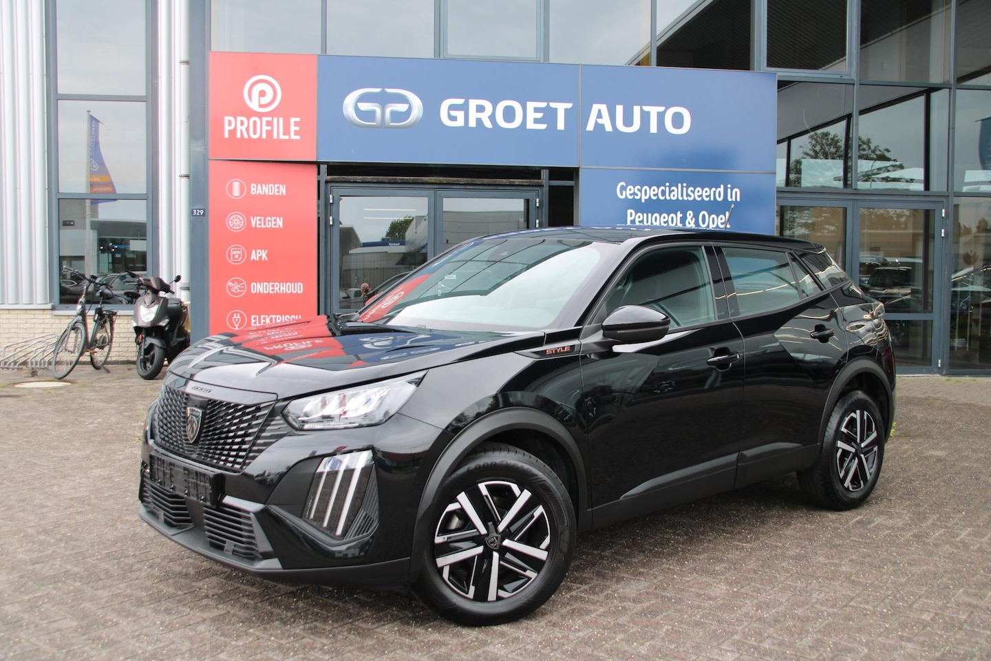 Peugeot 2008 - 1.2 Hybrid 145 Style Automaat Airco Carplay 18.942km Nieuwstaat - AutoWereld.nl