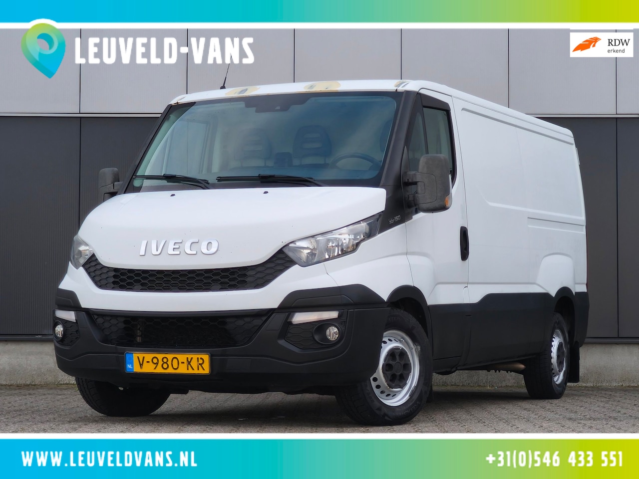 Iveco Daily - 3.0 L2H1 3500KG TREKHAAK CRUISE CLIMATE CARPLAY LUCHTVERING - AutoWereld.nl