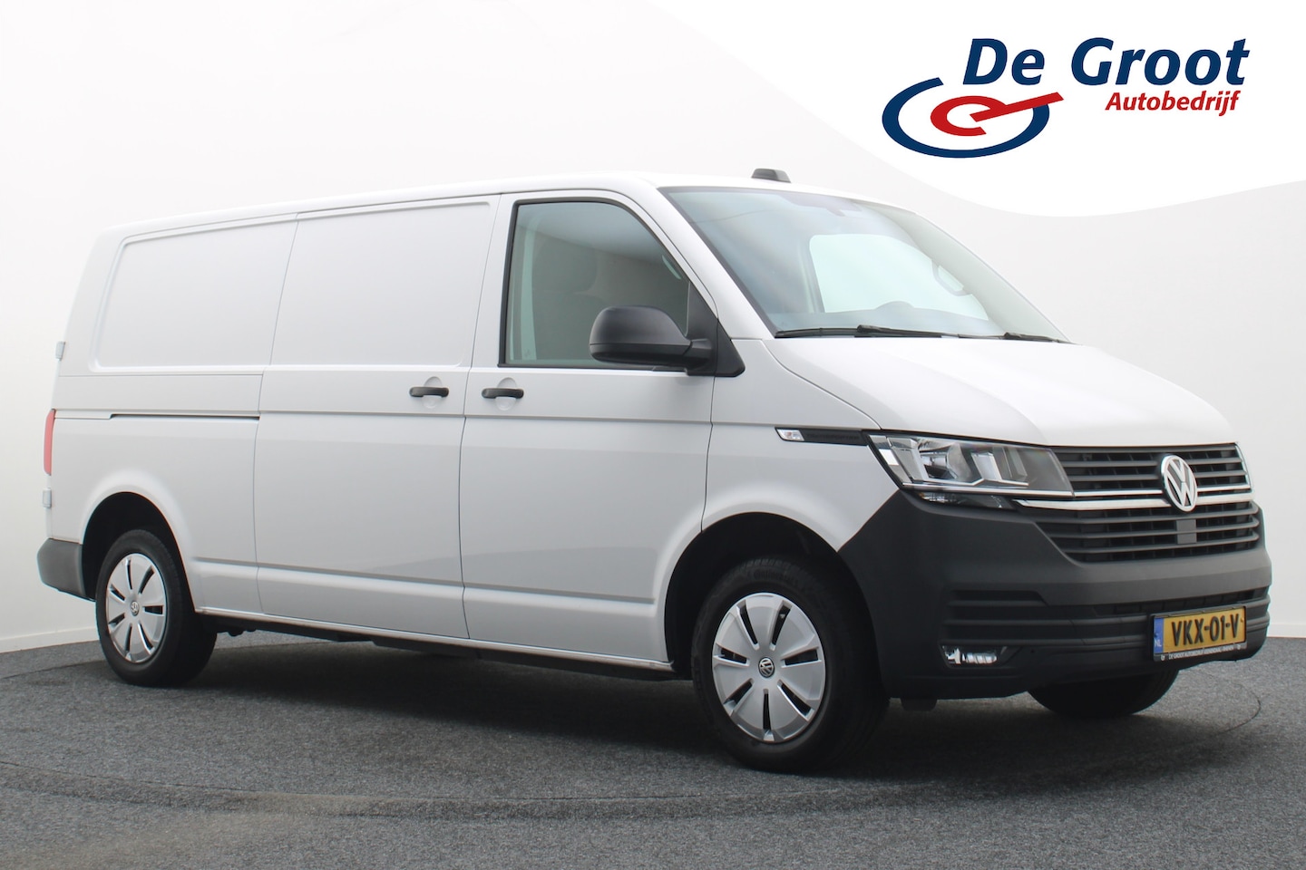 Volkswagen Transporter - 2.0 TDI L2H1 28 150PK Trekhaak, Apple Carplay, DAB, Cruise, PDC - AutoWereld.nl