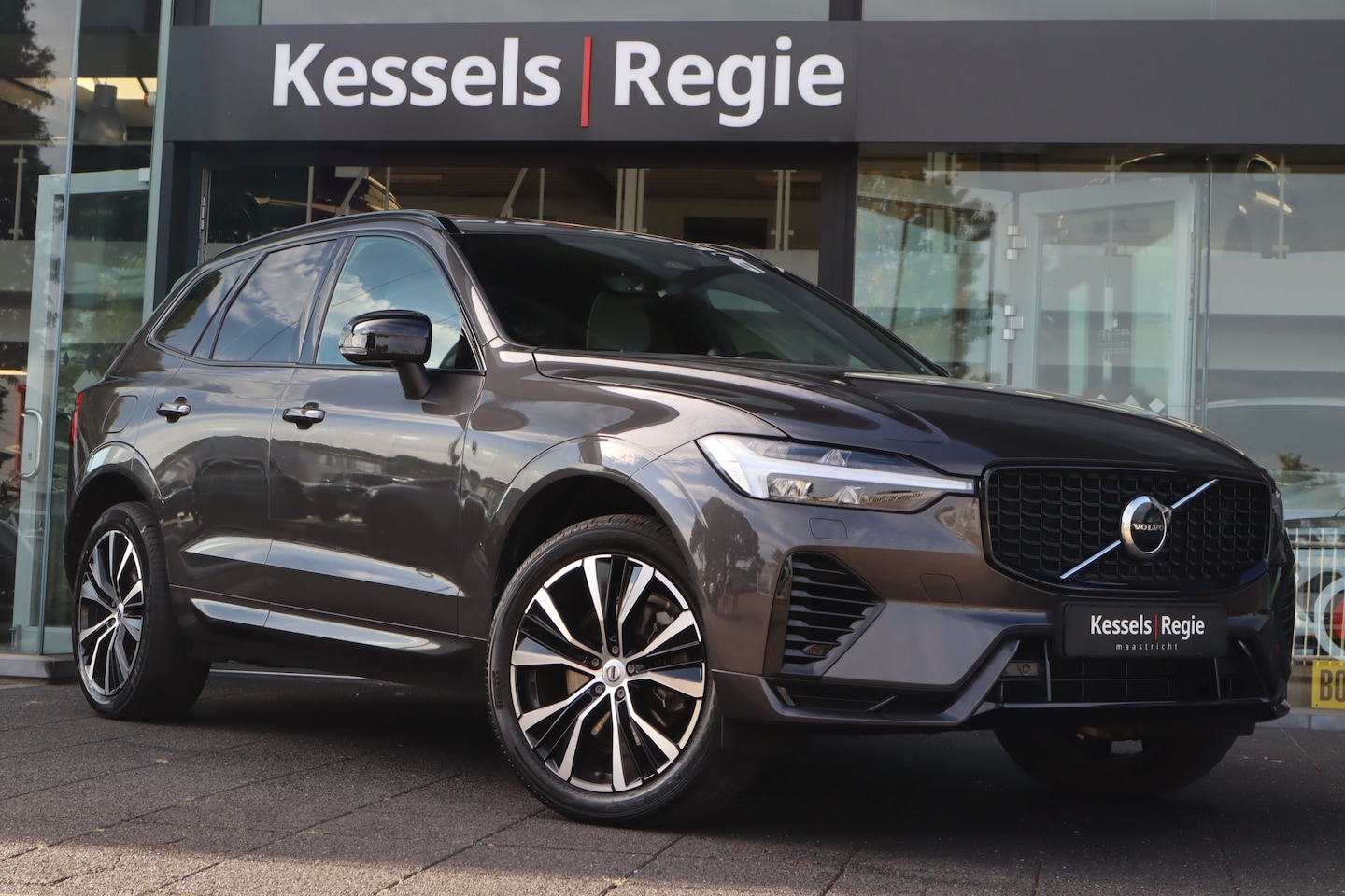 Volvo XC60 - 2.0 T8 Plug-in hybrid AWD Ultimate Dark | Pano | BLIS | Pilot assist | Camera | HuD | B&W - AutoWereld.nl