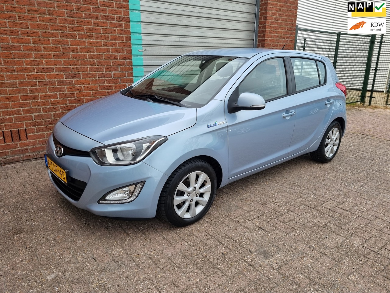 Hyundai i20 - 1.2i i-Deal 5-Drs Airco! Bj:2014 NAP! - AutoWereld.nl
