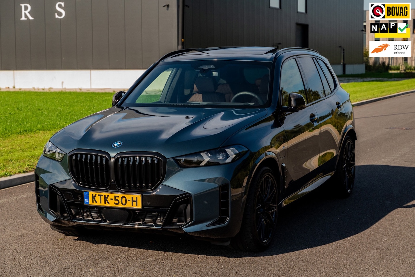 BMW X5 - XDrive50e - M Sport Pro - Bowers & Wilkins - Individual Orinoco Pearl - Carbon - Alcantara - AutoWereld.nl