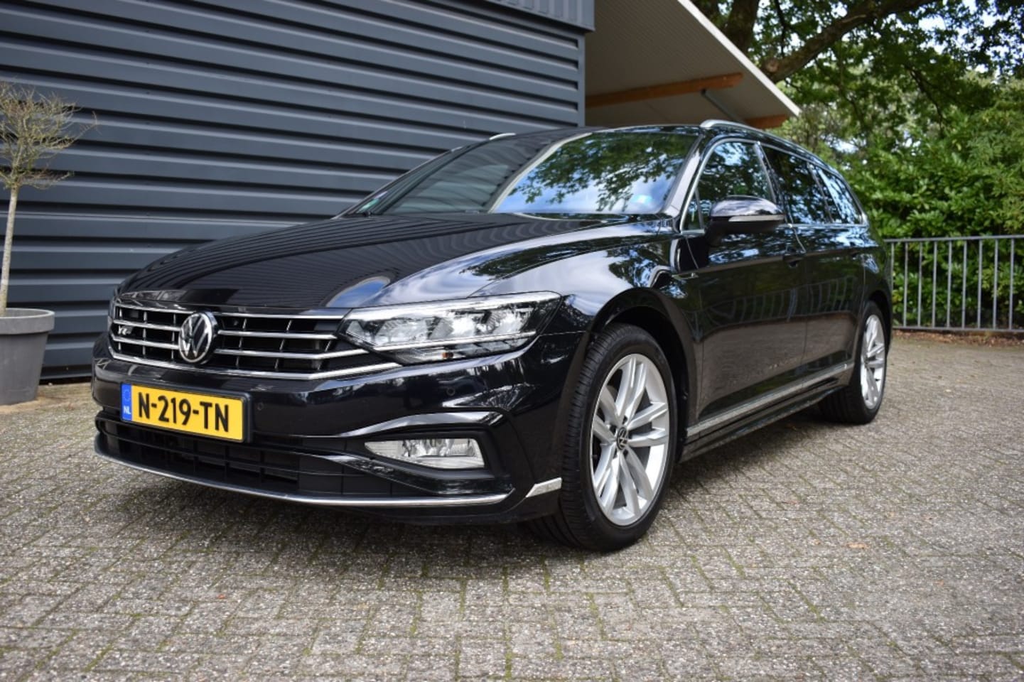 Volkswagen Passat - 1.5 TSI R-LINE BNS+!!!AUTOMAAT!!360 CAMERA!!BJ 2021!!!VIRTIUAL COCKPIT!!!21894 EURO!!! - AutoWereld.nl