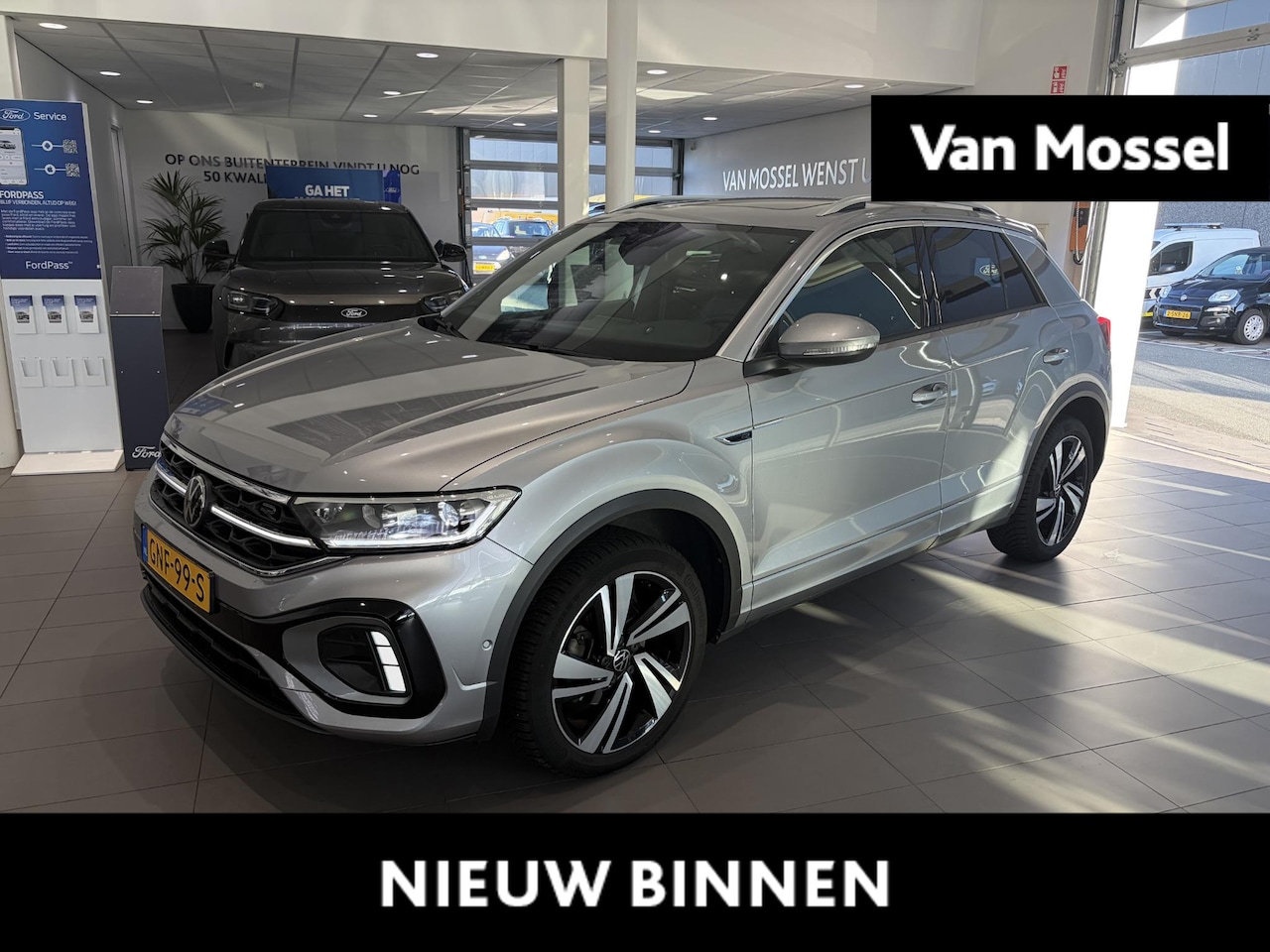 Volkswagen T-Roc - 1.5 TSI R-Line Business+ | ADAPTIVE CRUISE CONTROL | ACHTERUITRIJCAMERA | TREKHAAK | ELEKT - AutoWereld.nl