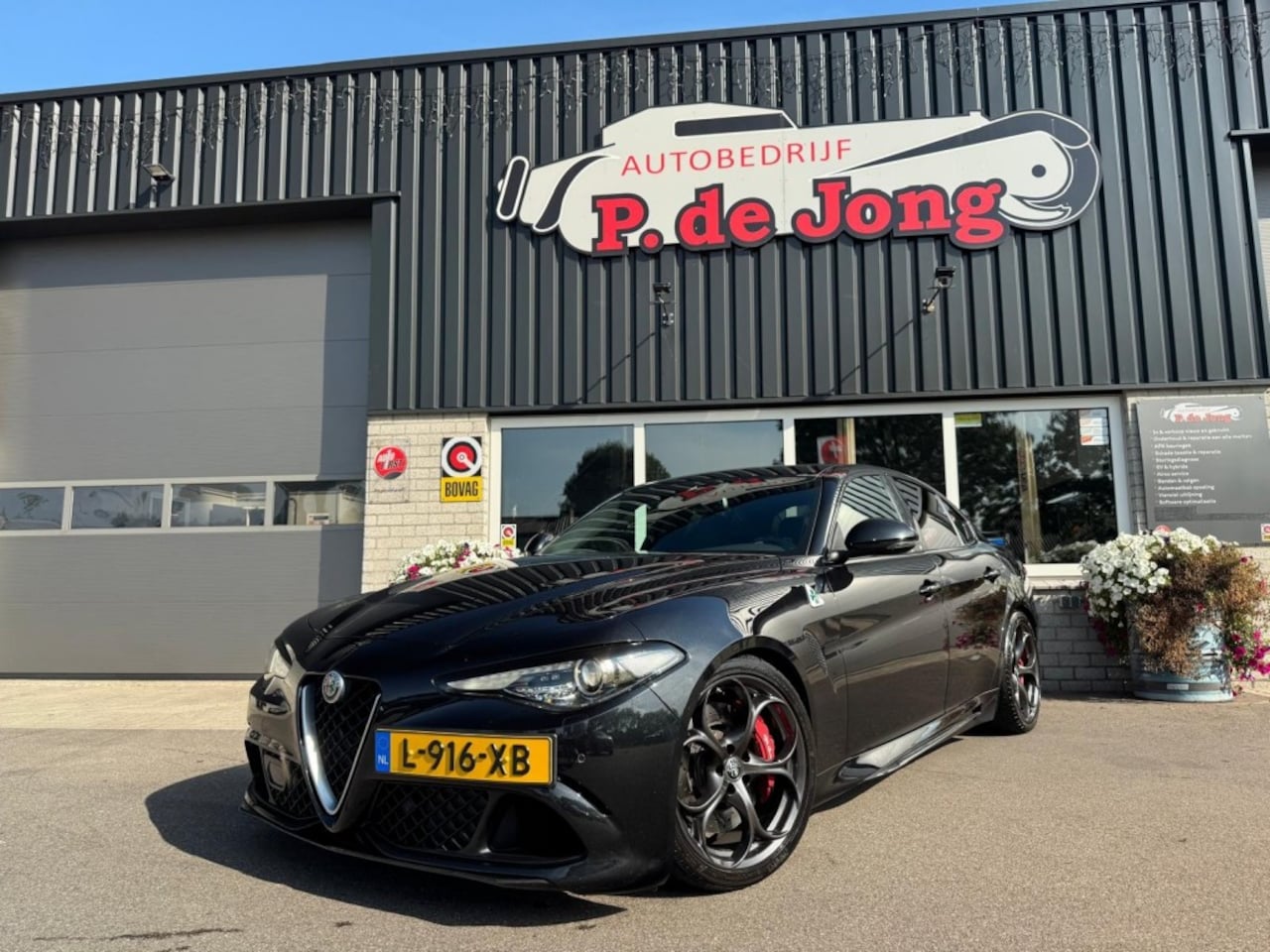 Alfa Romeo Giulia - 2.9 V6 QUADRIFOGLIO Carbon pakket Sparco kuipstoelen Carplay Perfect onderhouden! - AutoWereld.nl