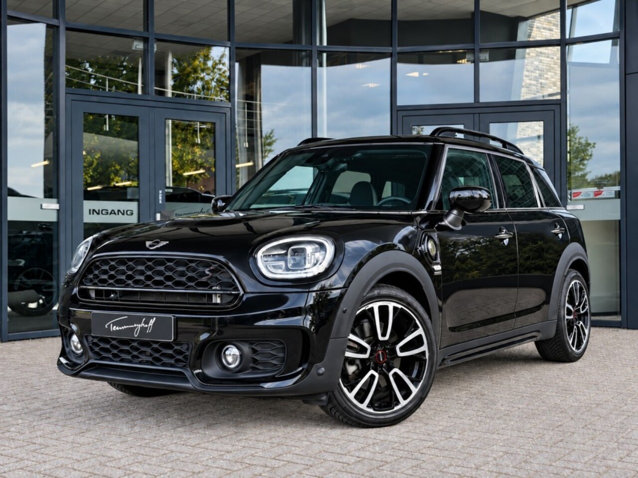 MINI Countryman - 1.5 SE ALL4 JCW - PANO - FACELIFT - TREKH. - 18 INCH - AutoWereld.nl