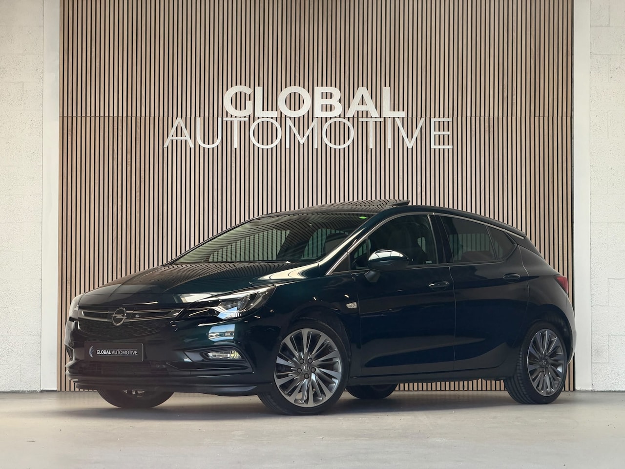 Opel Astra - 1.4 Innovation - Leder - Schuifdak - Stoelventilatie en verwarming - Camera - IntelliLux - AutoWereld.nl