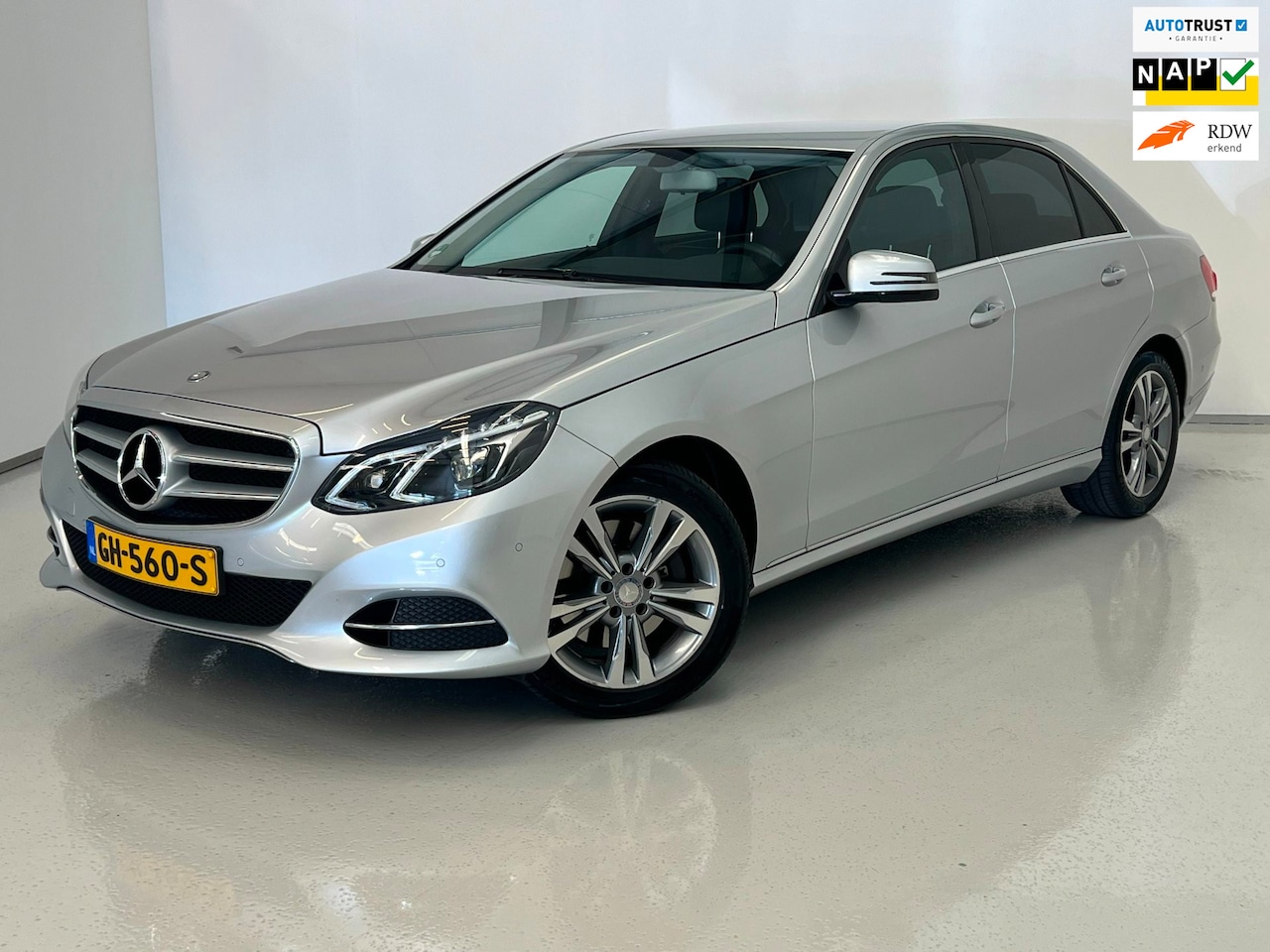 Mercedes-Benz E-klasse - 300d Hybrid Avantgarde / NL-auto / Stoelverwarming - AutoWereld.nl