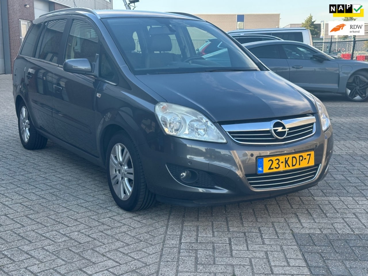 Opel Zafira - 1.8 Cosmo 1.8 Cosmo|Nieuwe APK - AutoWereld.nl