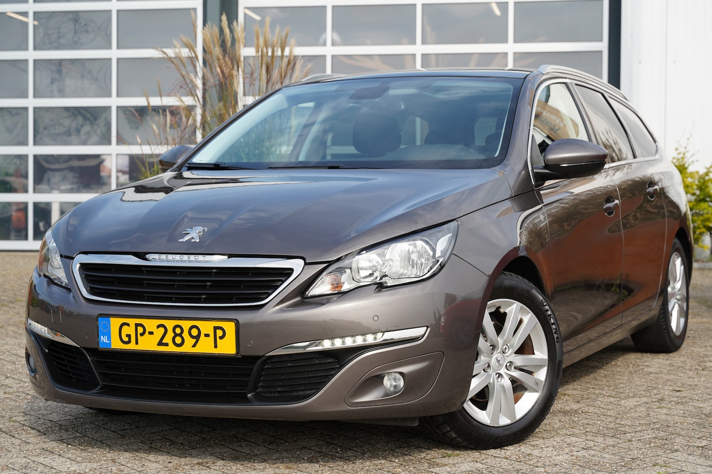 Peugeot 308 SW - 1.2 PureTech Blue Lease Executive 110pk | Audio-navigatie full map | Cruise Control | Isof - AutoWereld.nl