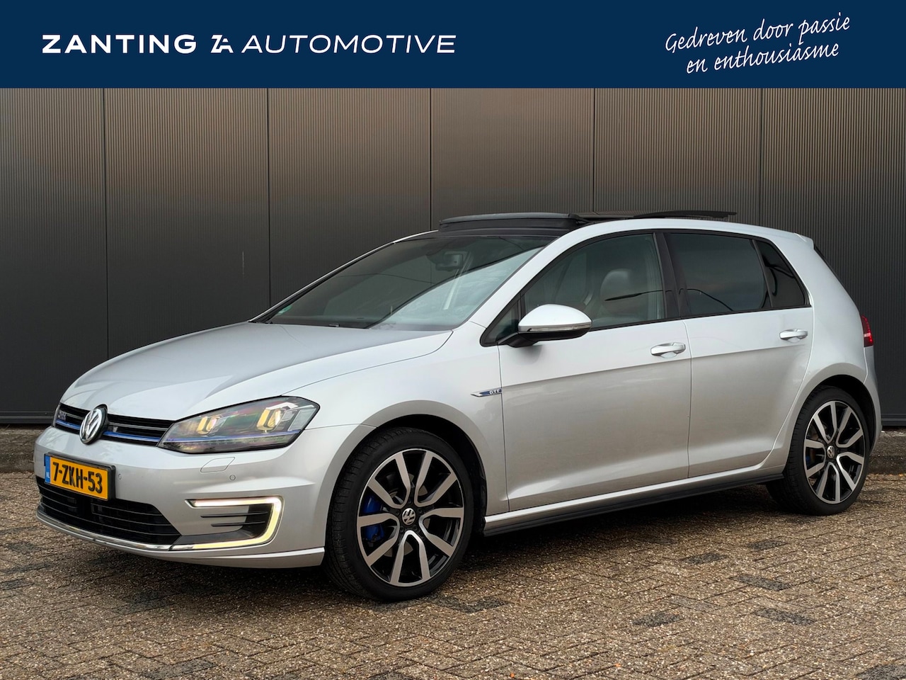 Volkswagen Golf - 1.4 TSI GTE | Pano-dak | Leder | Adaptive Cruise Control | Stoelverwar | Camera | 100% Ond - AutoWereld.nl