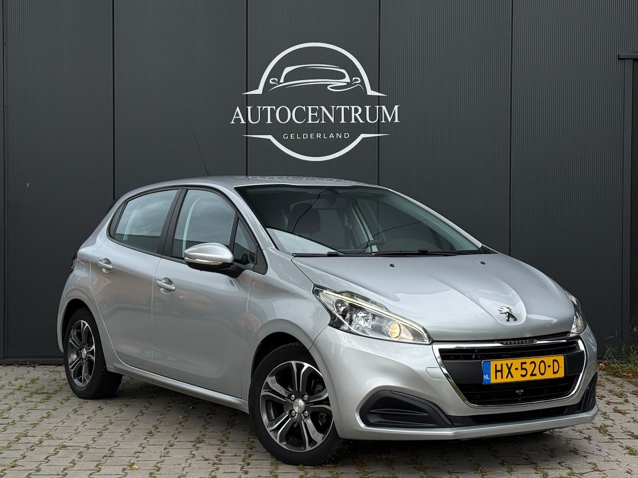 Peugeot 208 - 1.2 PureTech Allure VTI - AutoWereld.nl