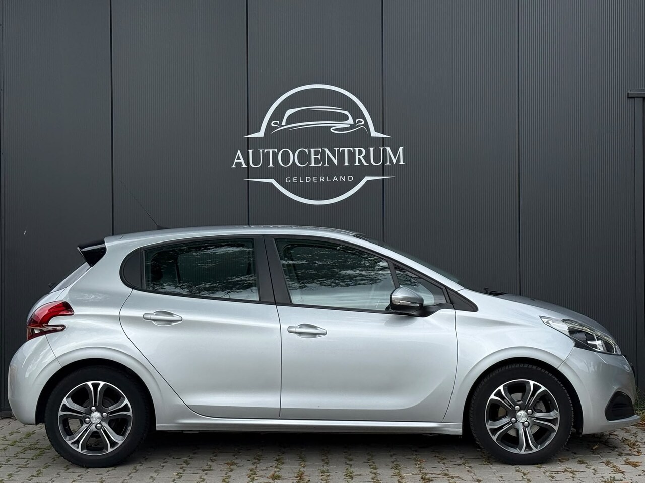 Peugeot 208 - 1.2 PureTech Allure VTI