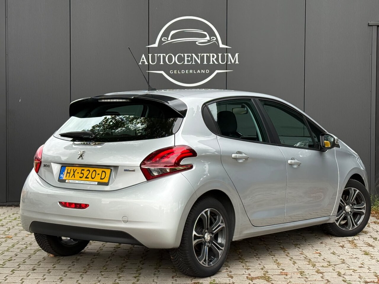 Peugeot 208 - 1.2 PureTech Allure VTI