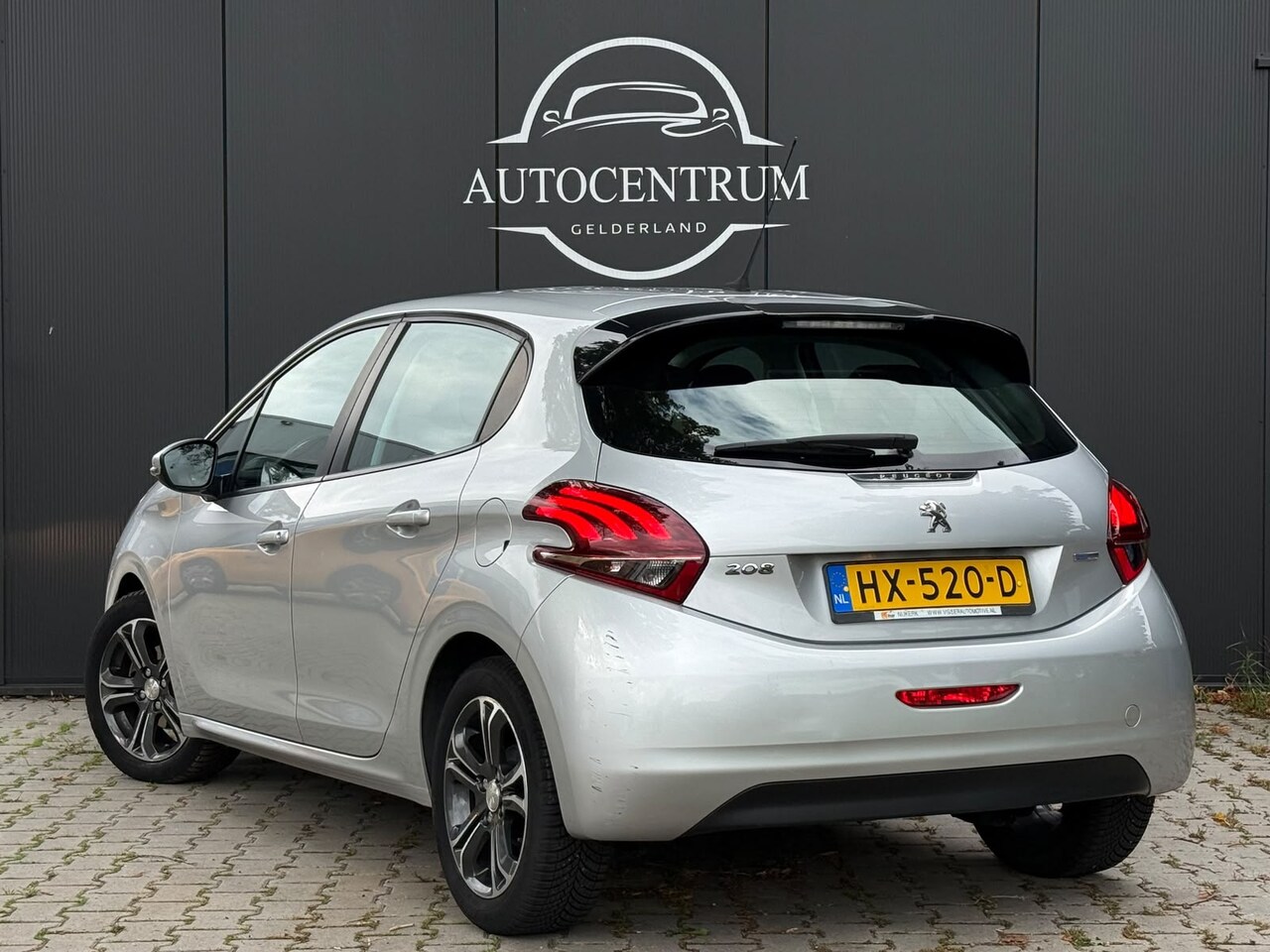 Peugeot 208 - 1.2 PureTech Allure VTI