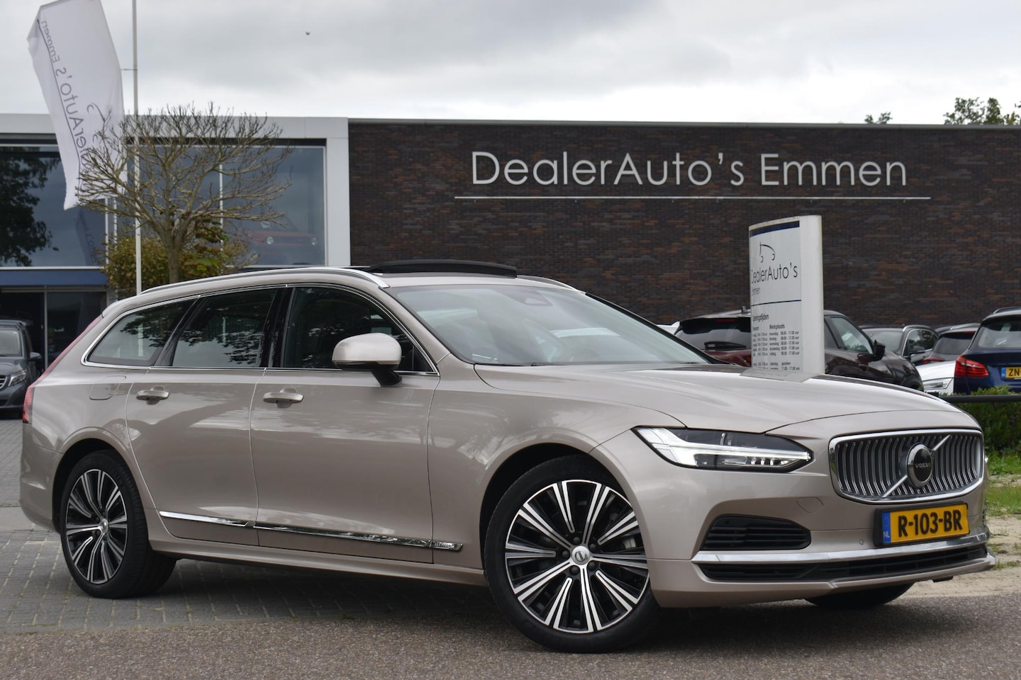 Volvo V90 - 2.0 T6 Plug-in hybrid AWD Ultimate Bright - AutoWereld.nl