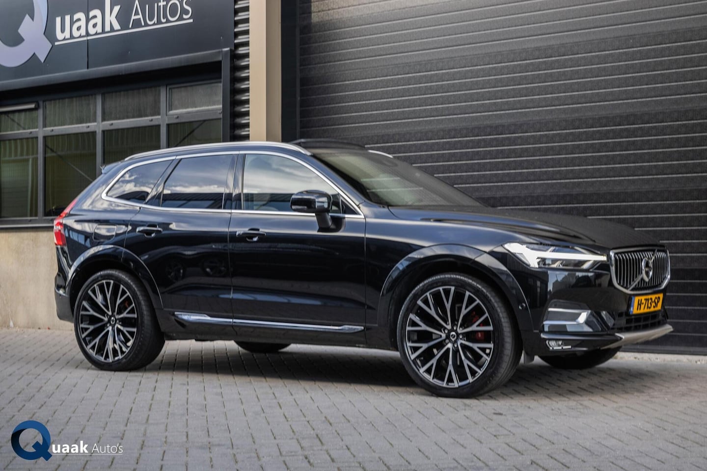 Volvo XC60 - 2.0 B5 Inscription | PANO | TREKHAAK | HUD | LEER | - AutoWereld.nl