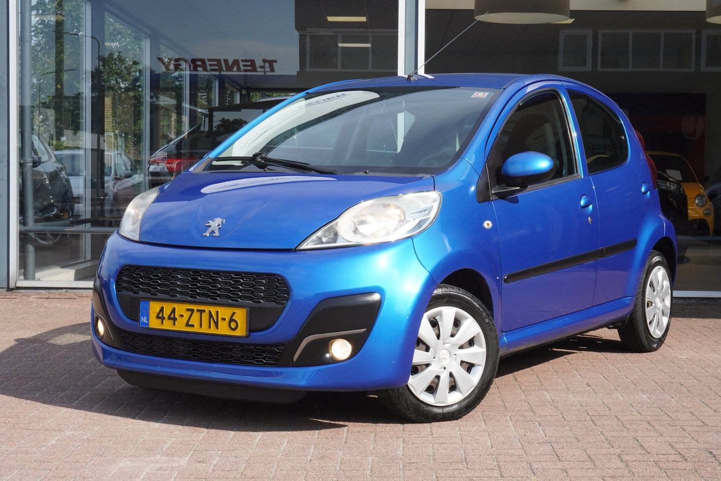 Peugeot 107 - 1.0 Access Accent 5deurs | Airco | Elek. Pakket | Blauw| 2012 | Inruil mogelijk - AutoWereld.nl