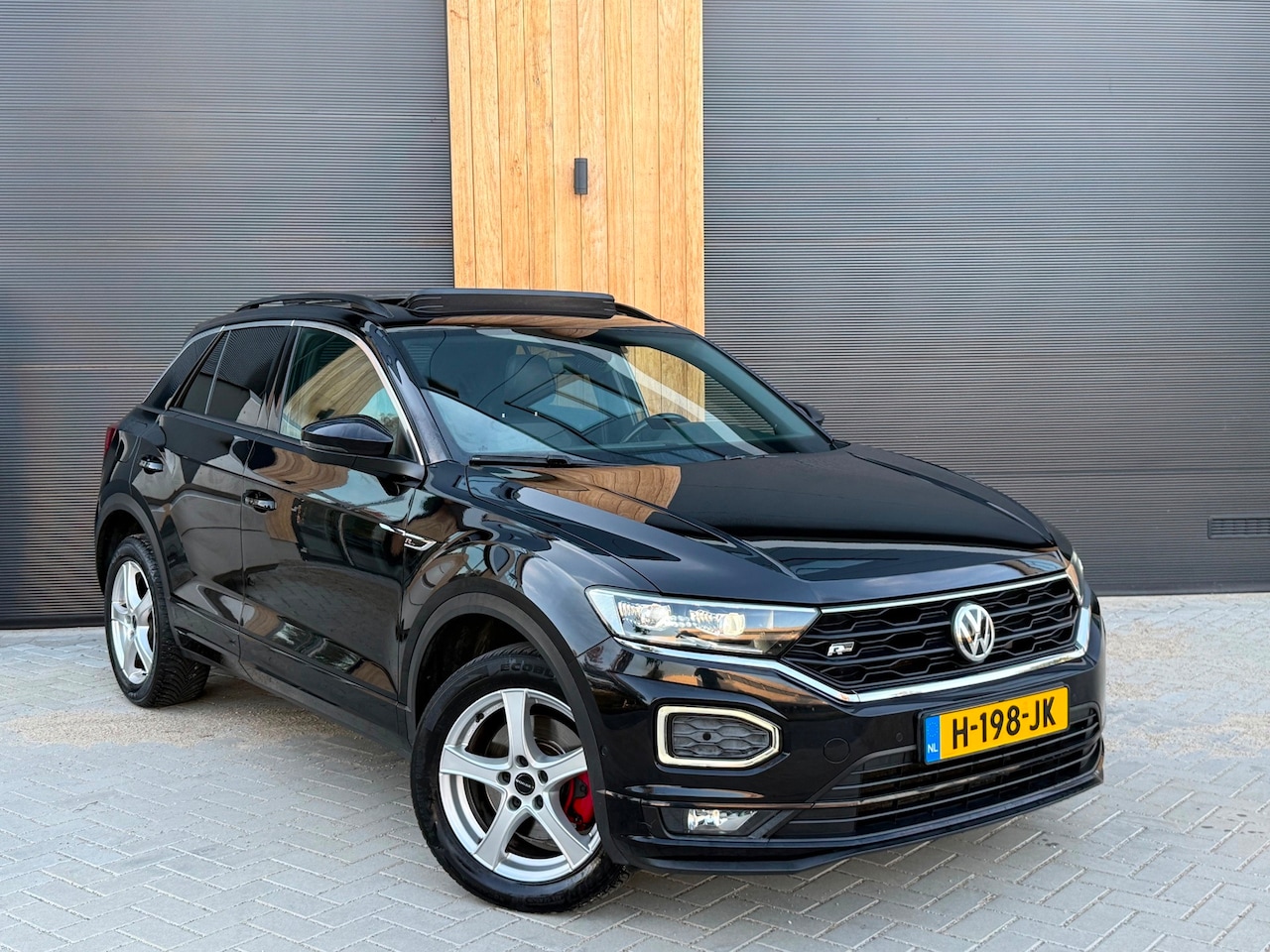 Volkswagen T-Roc - 1.6 TDI 3X R-Line (bj 2019) PANO/XENON/CAMERA/VIRTUAL/VOL! - AutoWereld.nl