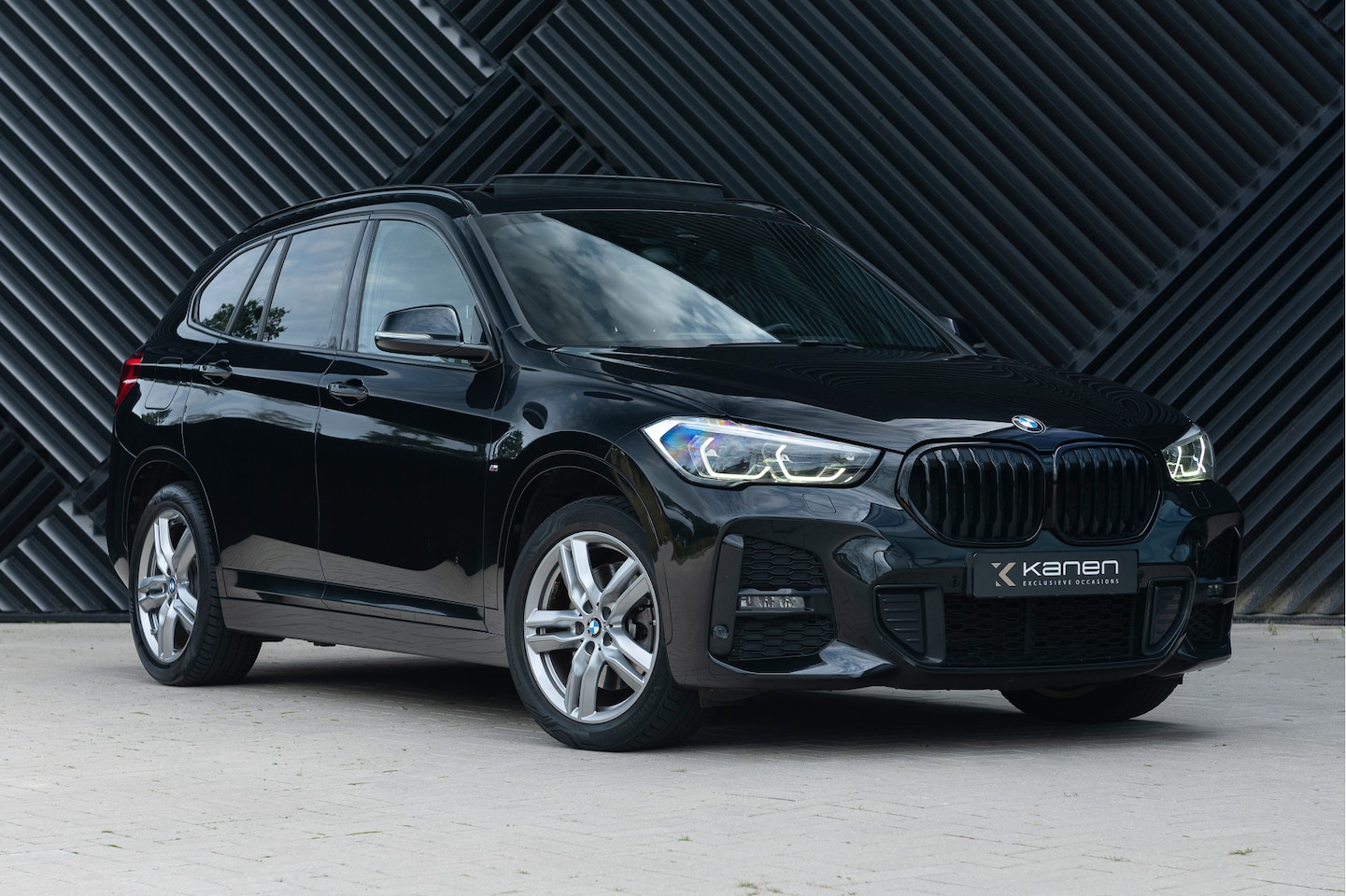 BMW X1 - xDrive25e M-Sport Pano HUD ACC Keyless Adapt. LED Camera Park Assist - AutoWereld.nl