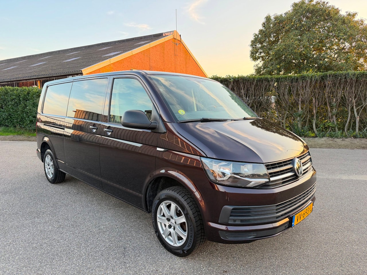 Volkswagen Transporter - 2.0 TDI 140PK AUT L2H1 DC MARGE - AutoWereld.nl
