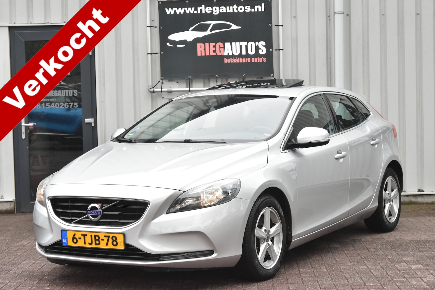 Volvo V40 - 1.6 T4 Momentum – 2014 | Origineel Nederlands | Automaat | Climate Control | Goed onderhou - AutoWereld.nl