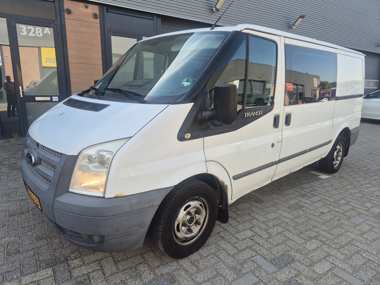 Ford Transit - 280M 2.2 TDC DC 7-PERS AIRCO MARGE Economy Edition APK 12-2026 - AutoWereld.nl