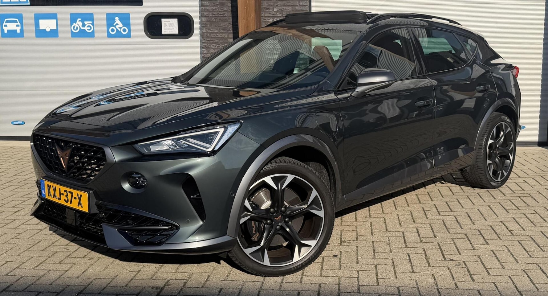 CUPRA Formentor - 1.4 e-Hybrid VZ Copper Edition PANO/CAM/LED - AutoWereld.nl