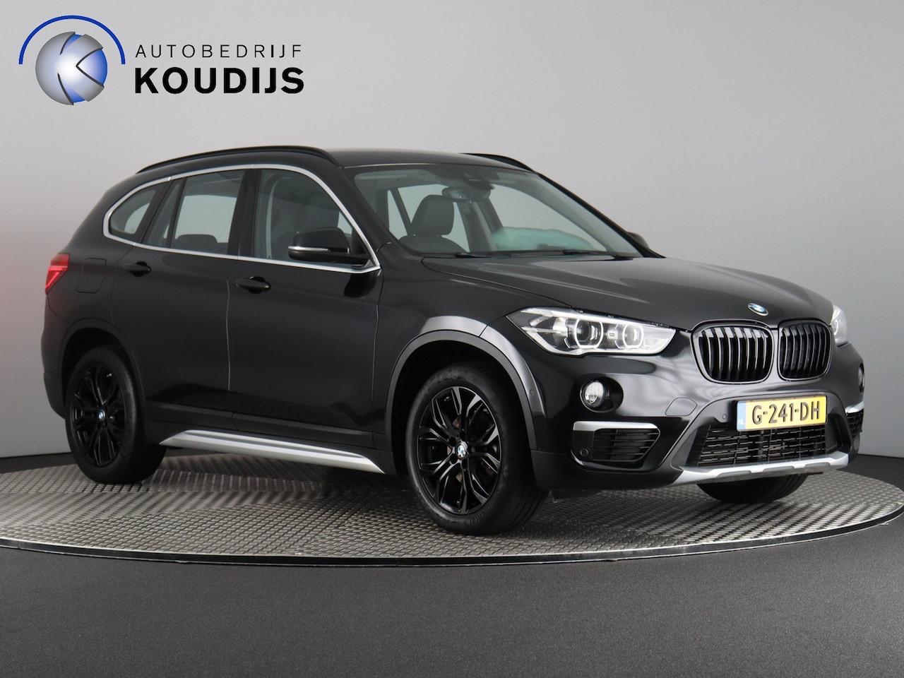 BMW X1 - sDrive18i High Executive sDrive18i High Executive (Afn. Trekhaak / Carplay / Camera / Cruise / Navi / Stoelverw.) - AutoWereld.nl