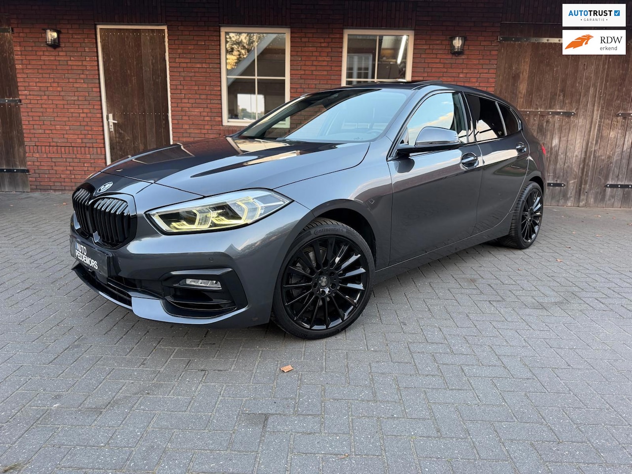 BMW 1-serie - 118i Executive Edition | Pano| LED| Trekhaak - AutoWereld.nl