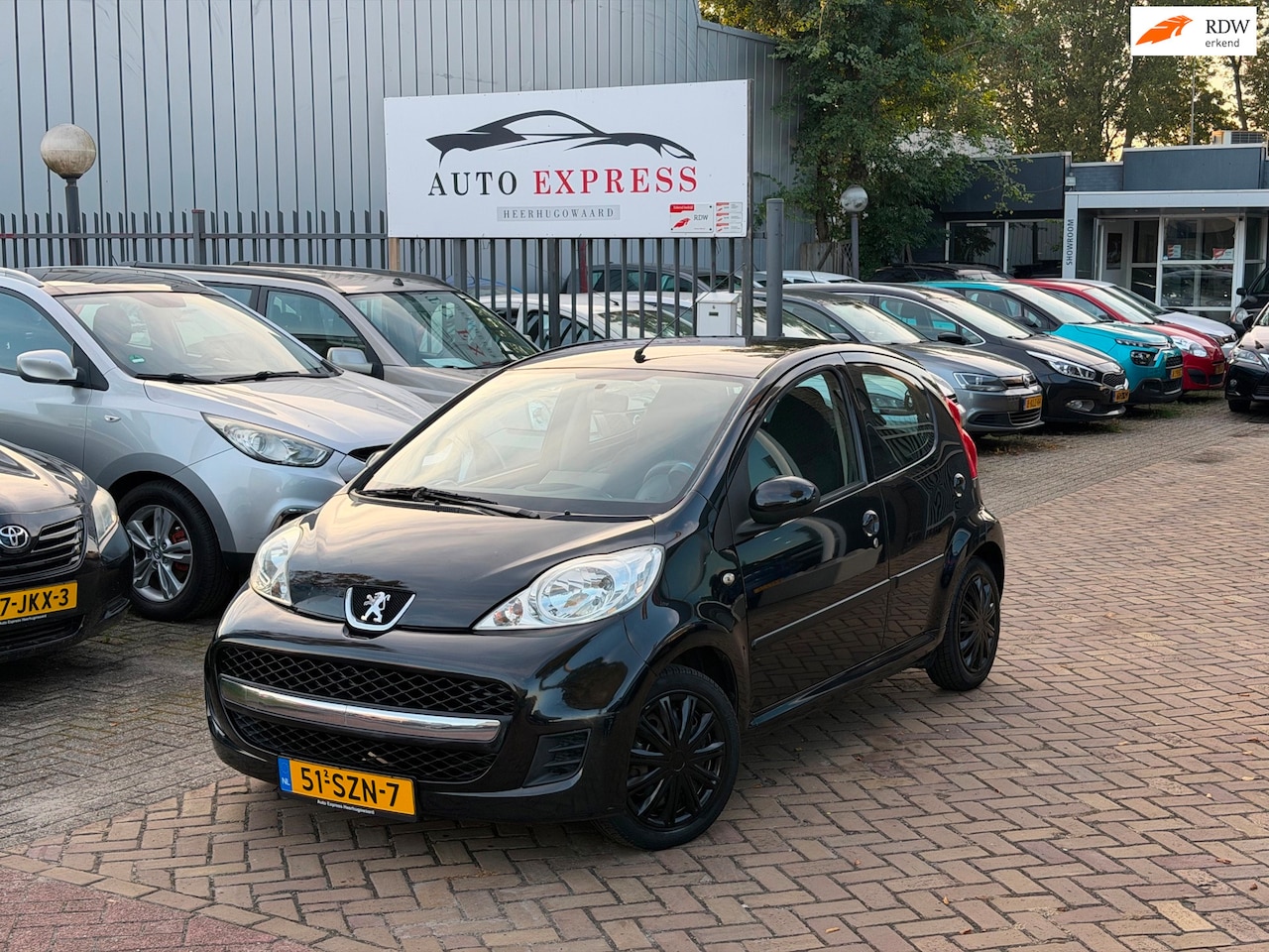 Peugeot 107 - 1.0-12V XS/ Automaat/Navi/Carplay//Nieuw Apk/3 Maanden Garantie - AutoWereld.nl