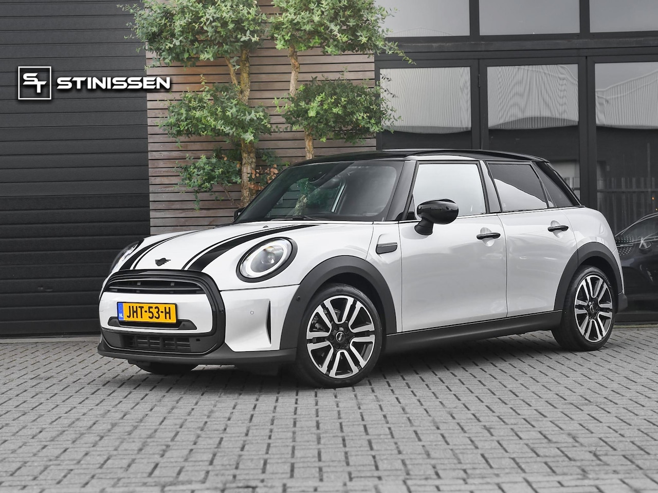 MINI 5-Deurs - 1.5 Cooper Business Edition Leer Camera Led Navi Cruise - AutoWereld.nl