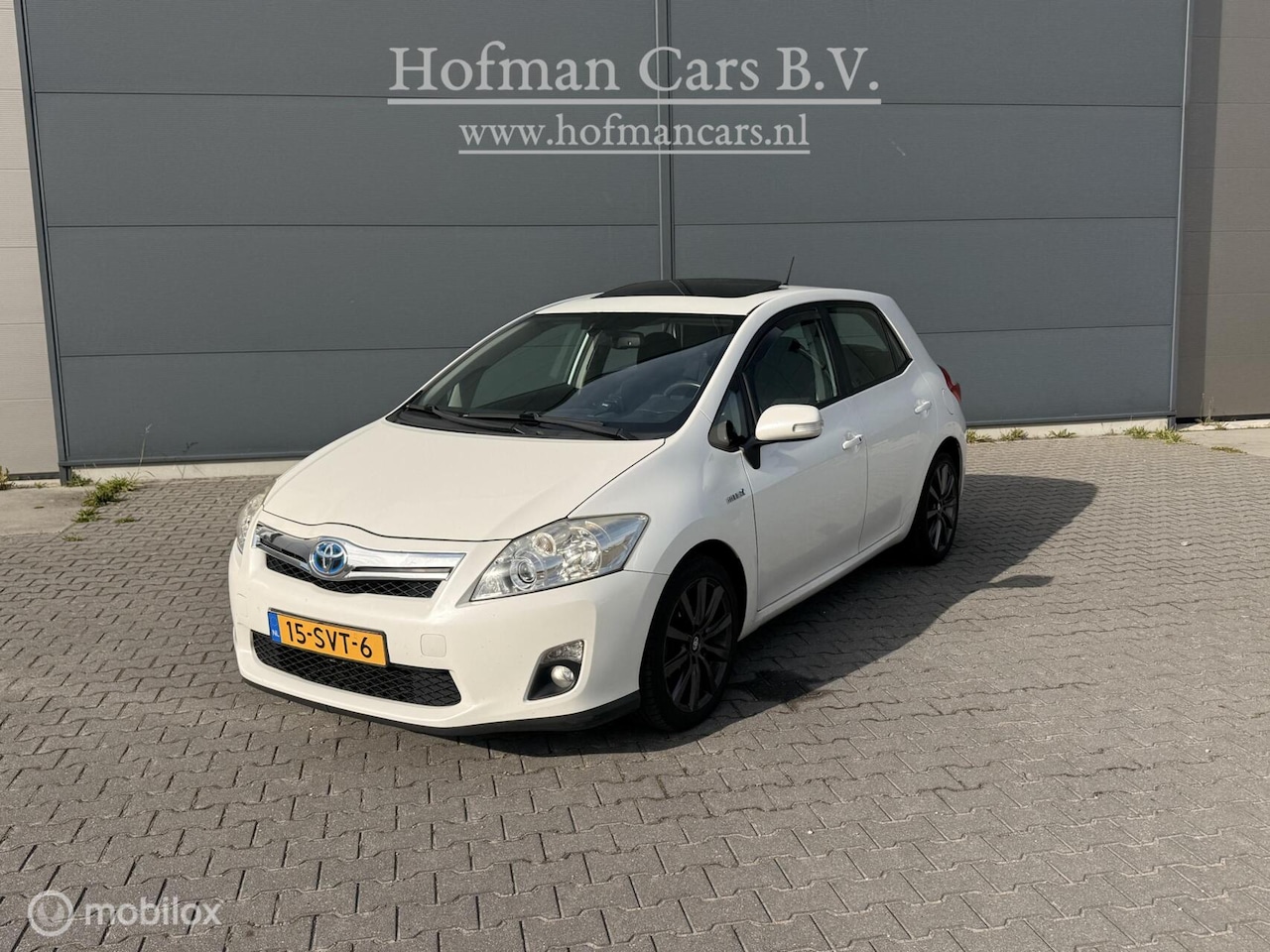 Toyota Auris - 1.8 Full Hybrid Executive Business | Hybrid | 01/2012 | 306.540 km | Wit - AutoWereld.nl