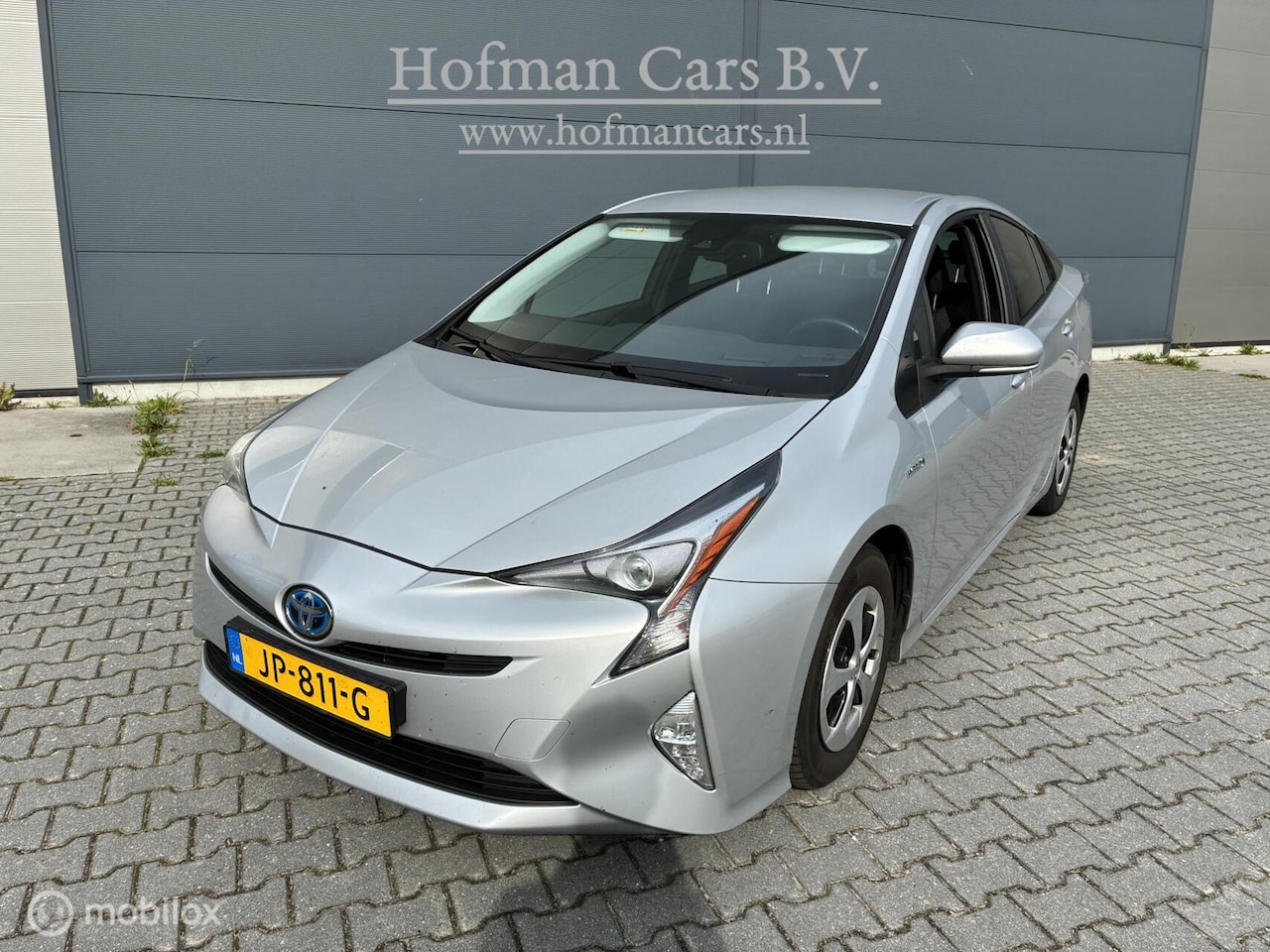 Toyota Prius - 1.8 Dynamic | Hybrid | HUD | Navigatie | Lane Keeping | Stoelverwarming - AutoWereld.nl