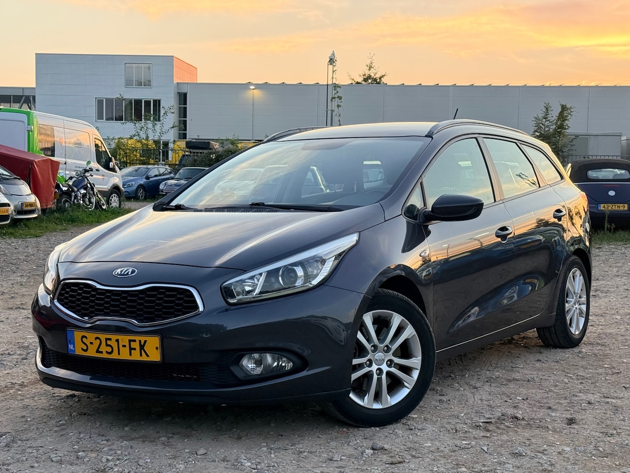 Kia Cee'd Sportswagon - 1.6 GDI ComfortLine/ TREKHAAK - AutoWereld.nl
