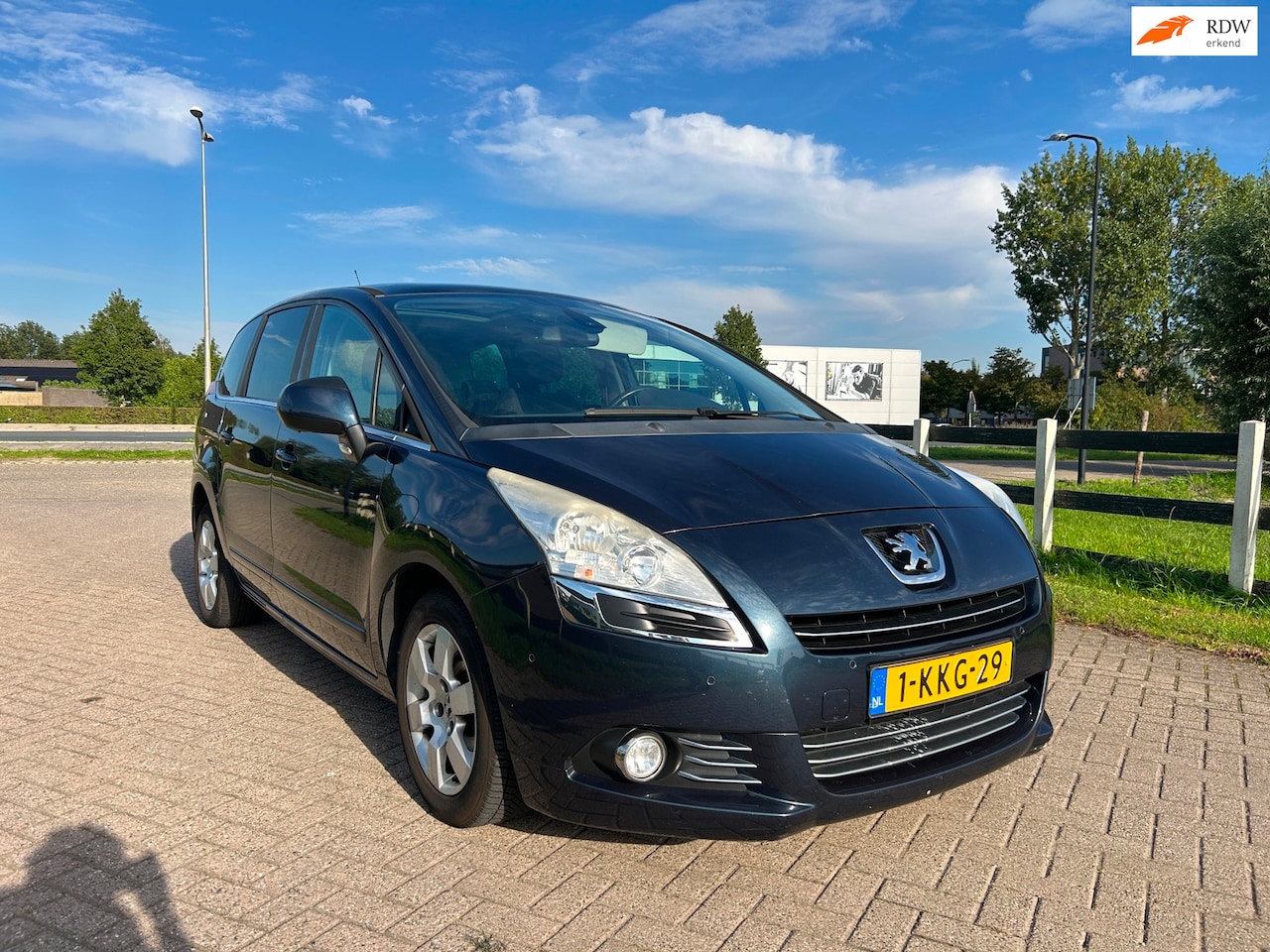 Peugeot 5008 - 1.6 e-HDi Blue Lease 5p. AUTOMAAT - AutoWereld.nl