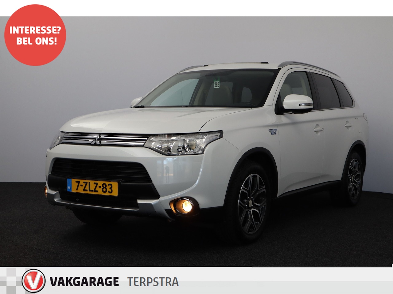 Mitsubishi Outlander - 2.0 PHEV Instyle X-Line/ Schuif-Kanteldak!/ Automaat/ Elek.Klep/ Trekhaak/ Flippers/ Stoel - AutoWereld.nl