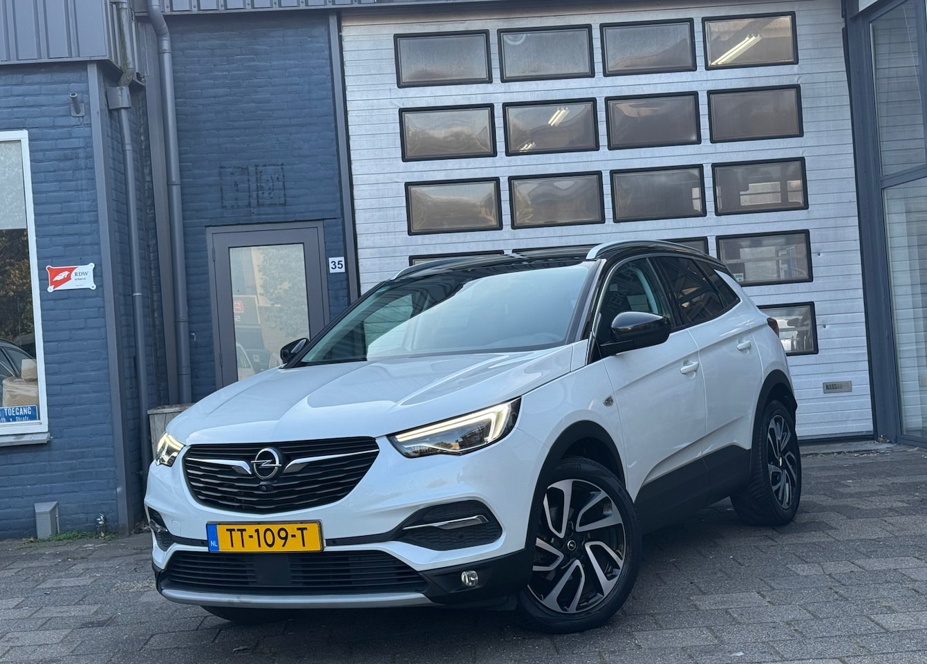 Opel Grandland X - 1.2 Turbo Ultimate | Clima | Cruise | Camera | Navi - AutoWereld.nl