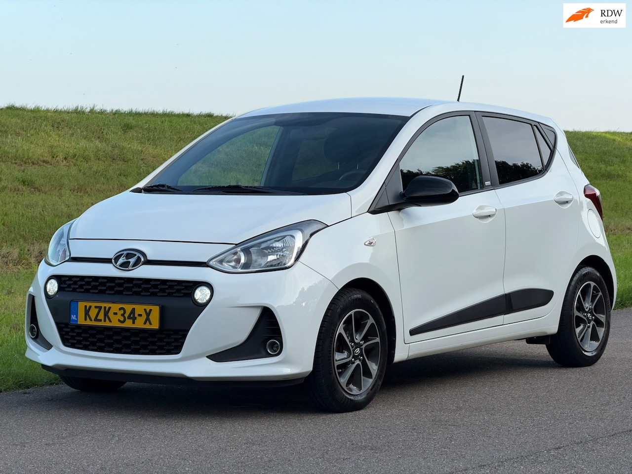 Hyundai i10 - 1.2i i-Premium | 87 PK | Stoel/stuurverwarming | Cruise | LED - AutoWereld.nl