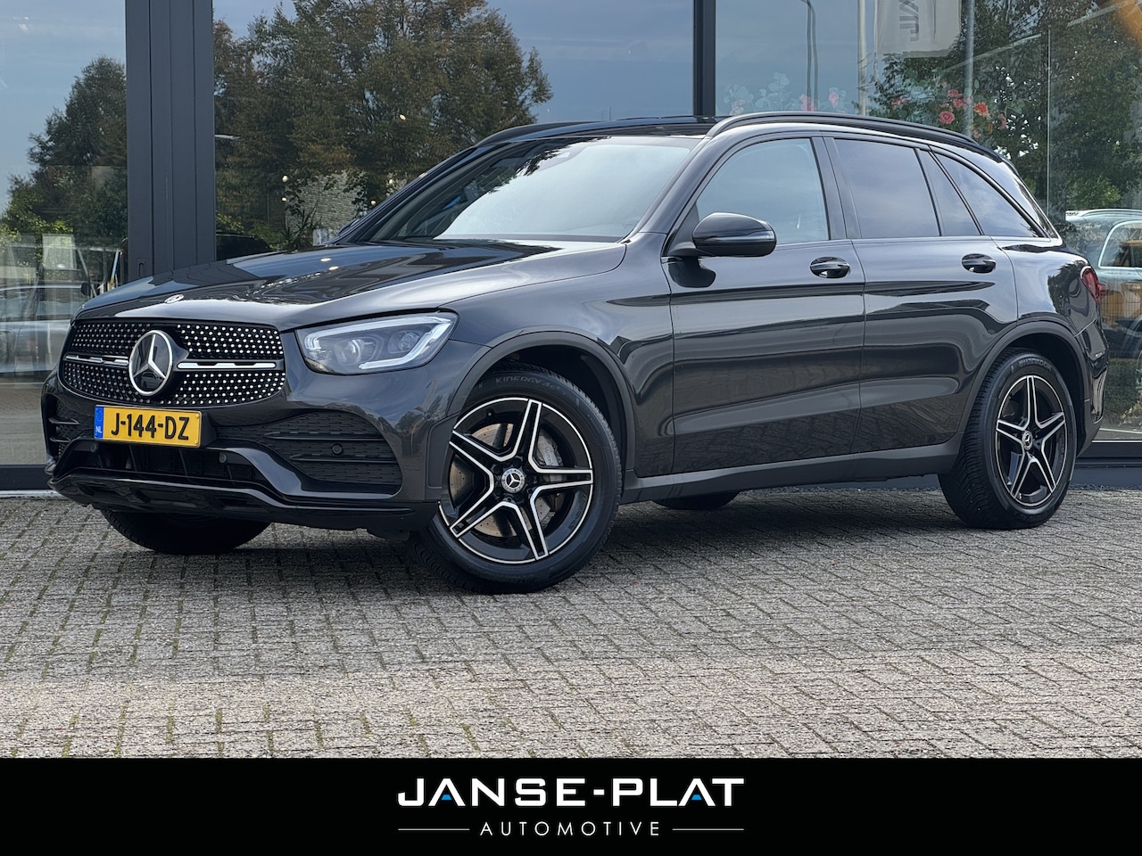 Mercedes-Benz GLC-klasse - 200 Aut AMG Night Distronic | Wegdr. Trekhaak | NL-Auto - AutoWereld.nl