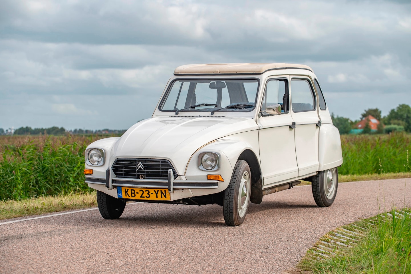 Citroën Dyane - 6 Confort 26.000km! - AutoWereld.nl