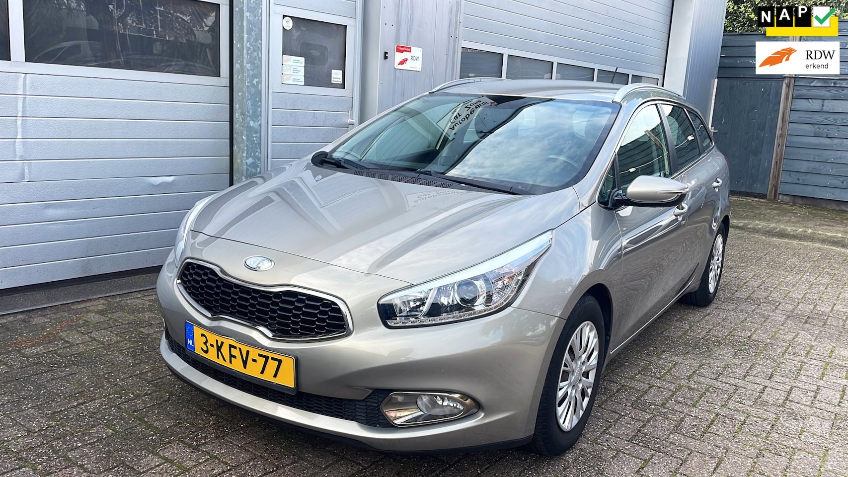 Kia Cee'd Sportswagon - 1.6 GDI Comfort P.-Navi-Airco-Trekhaak - AutoWereld.nl