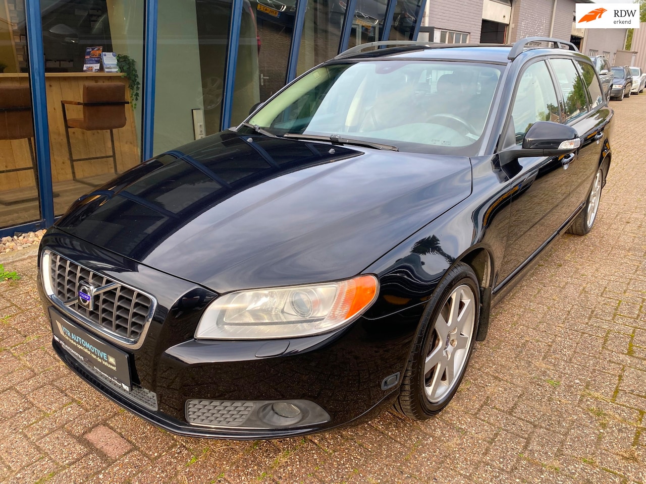 Volvo V70 - 2.5FT Momentum Automaat H.LEER / XENON / Youngtimer - AutoWereld.nl