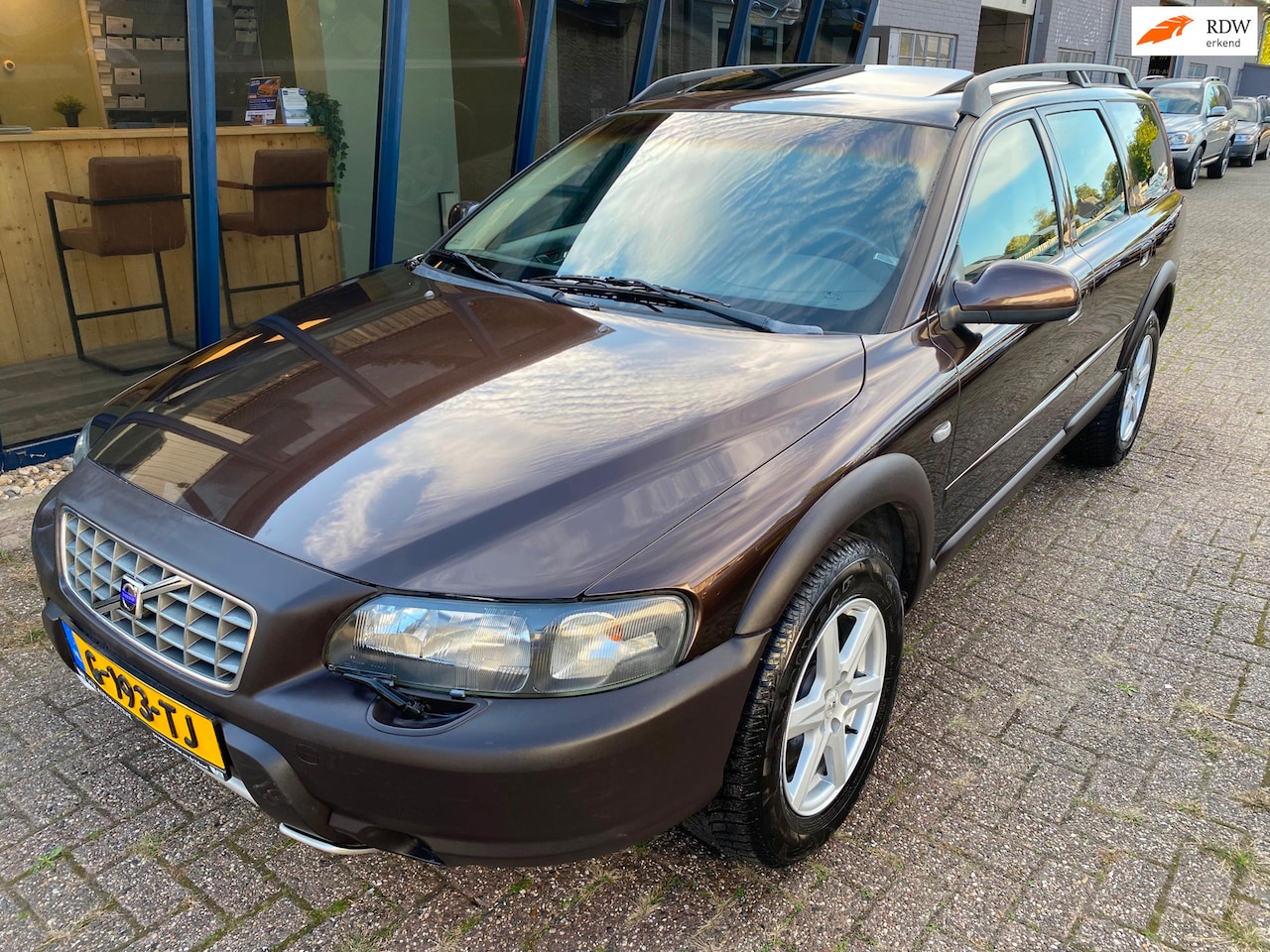 Volvo XC70 - 2.5 T AWD Automaat Comfort LEER / SUNROOF / YOUNGTIMER - AutoWereld.nl