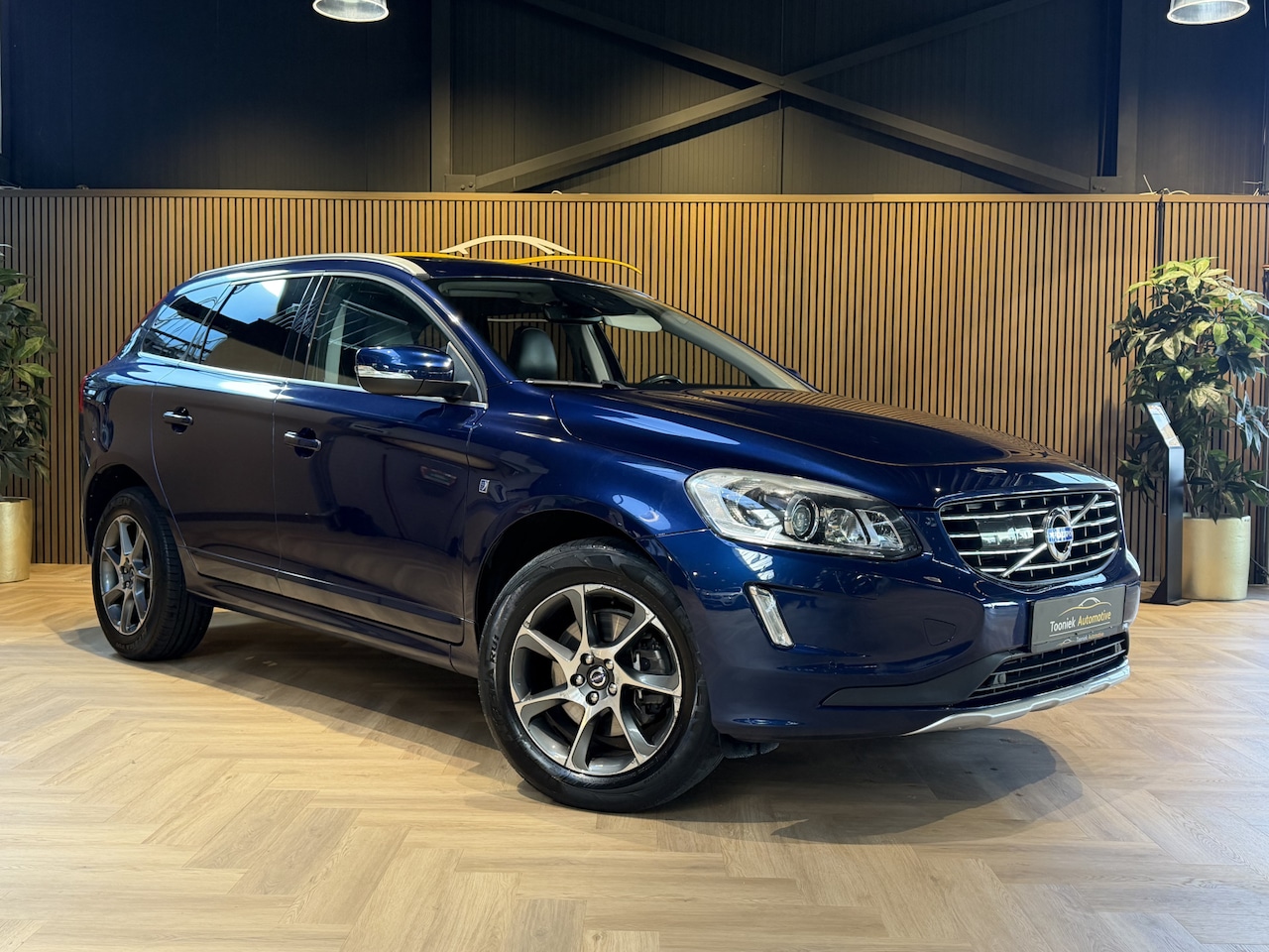 Volvo XC60 - 2.4 D5 Ocean Race PANORAMADAK | STOELVERWARMING | MEMORY STOELEN | LEDER | TREKHAAK ELEKTR - AutoWereld.nl