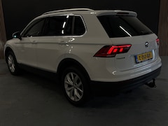 Volkswagen Tiguan - 1.4 TSI 4Motion Highline Business R Pano Trekhaak Vol optie